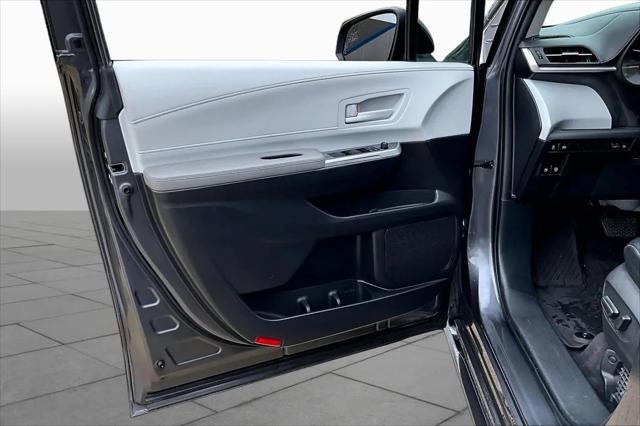 2025 Toyota Sienna LE