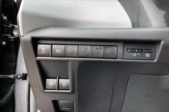 2025 Toyota Sienna LE
