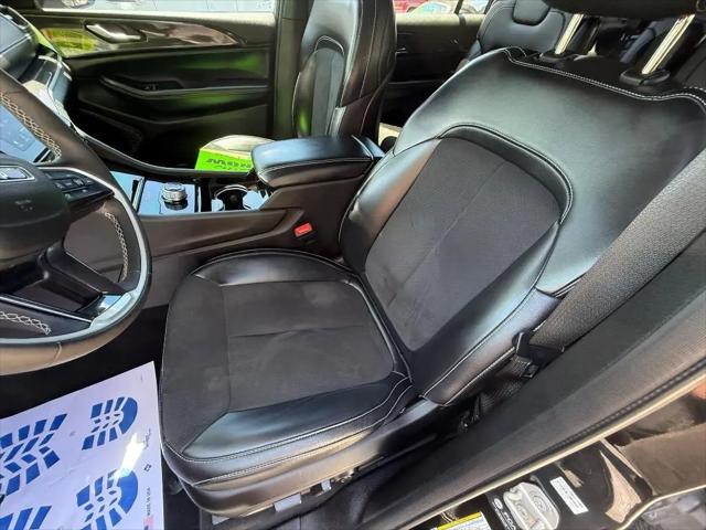 2023 Jeep Grand Cherokee L Altitude 4x2