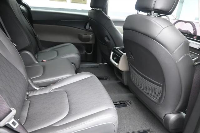 2025 Kia Carnival MPV LXS