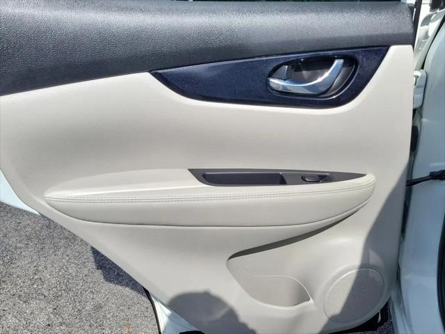 2021 Nissan Rogue Sport SL FWD Xtronic CVT