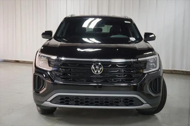 2026 Volkswagen Atlas Cross Sport SE with Technology