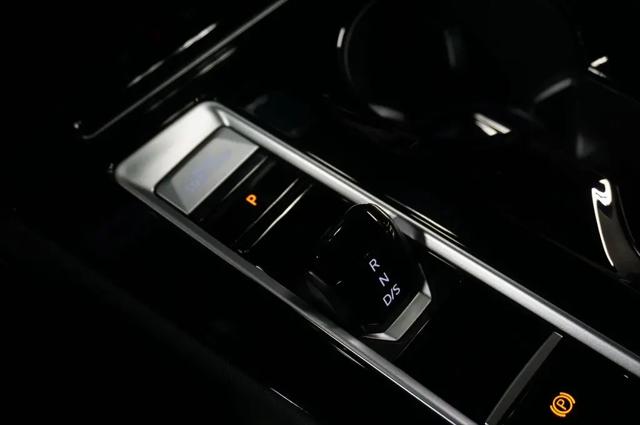 2026 Volkswagen Atlas Cross Sport SE with Technology