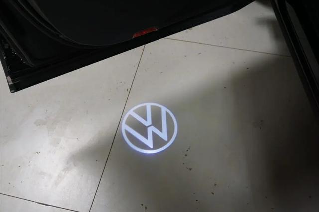 2026 Volkswagen Atlas Cross Sport SE with Technology