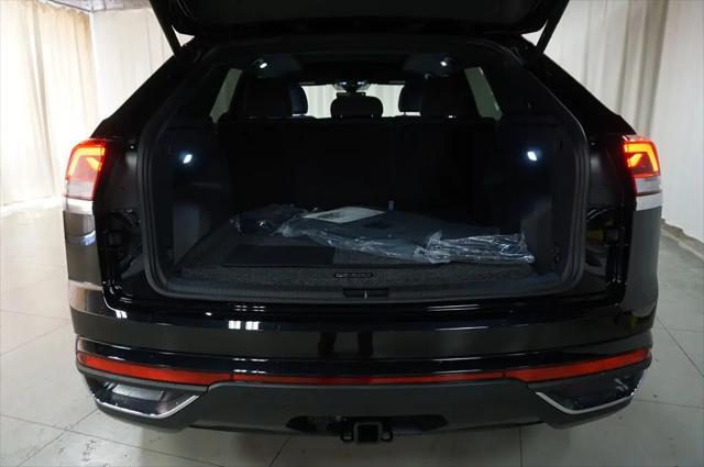 2026 Volkswagen Atlas Cross Sport SE with Technology
