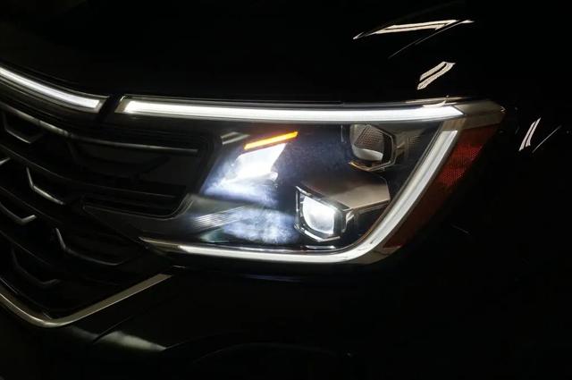 2026 Volkswagen Atlas Cross Sport SE with Technology