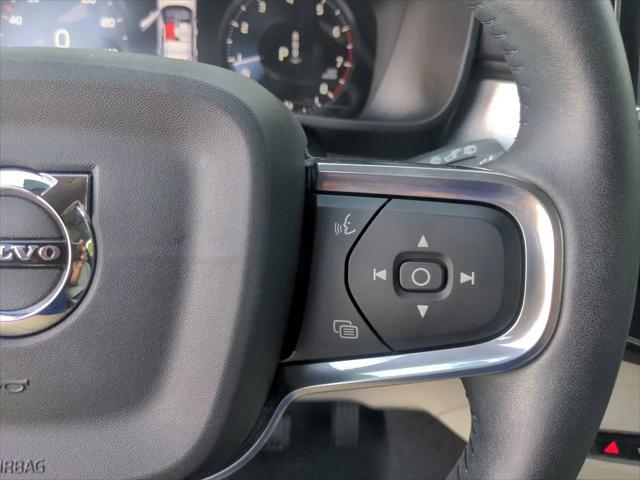 2019 Volvo XC40 T5 Momentum