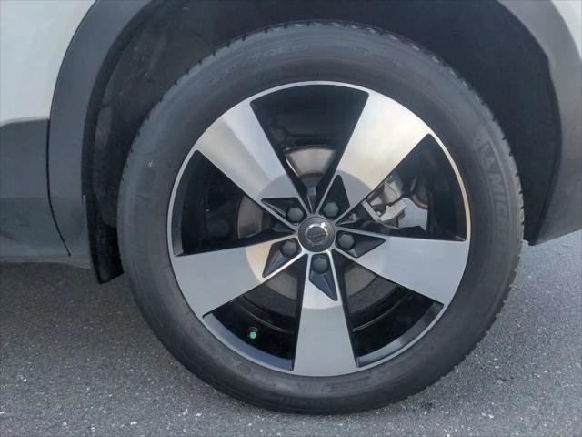 2019 Volvo XC40 T5 Momentum
