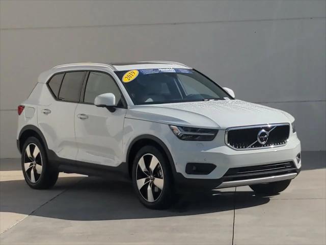 2019 Volvo XC40 T5 Momentum