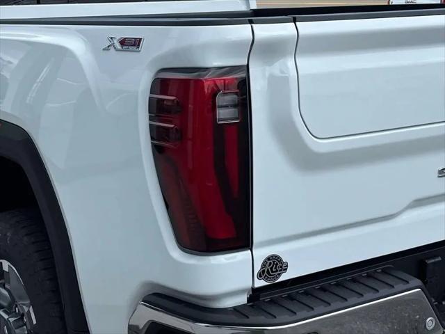 2026 GMC Sierra 2500HD Crew Cab, Standard Bed, SLT, 4WD