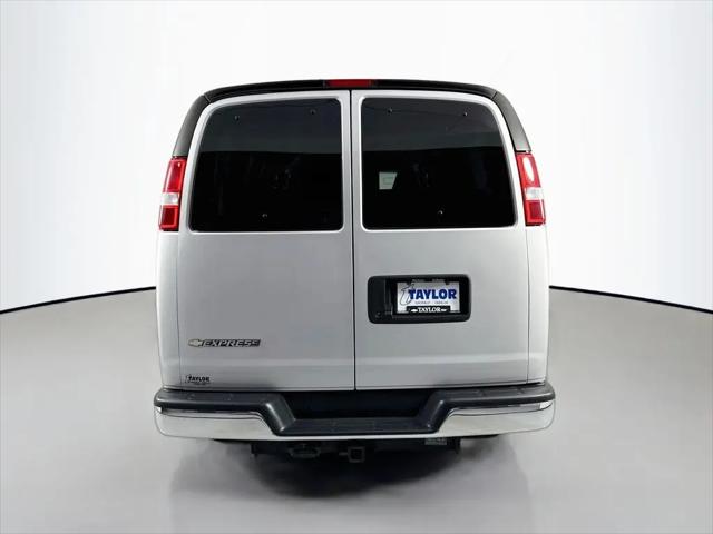 2023 Chevrolet Express Passenger RWD 2500 Regular Wheelbase LS