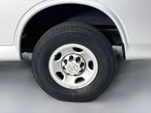 2023 Chevrolet Express Passenger RWD 2500 Regular Wheelbase LS