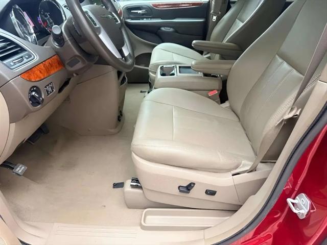 2016 Chrysler Town & Country Touring