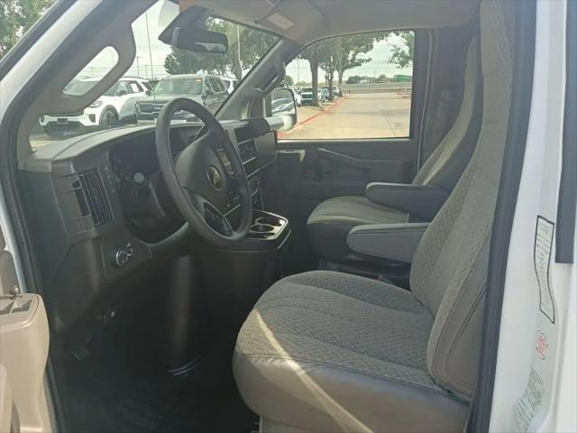 2025 Chevrolet Express Passenger RWD 3500 Extended Wheelbase LT