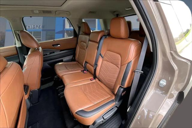 2023 Nissan Pathfinder Platinum FWD