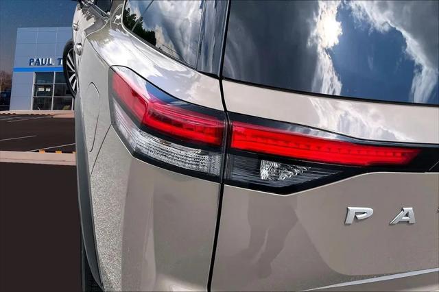 2023 Nissan Pathfinder Platinum FWD