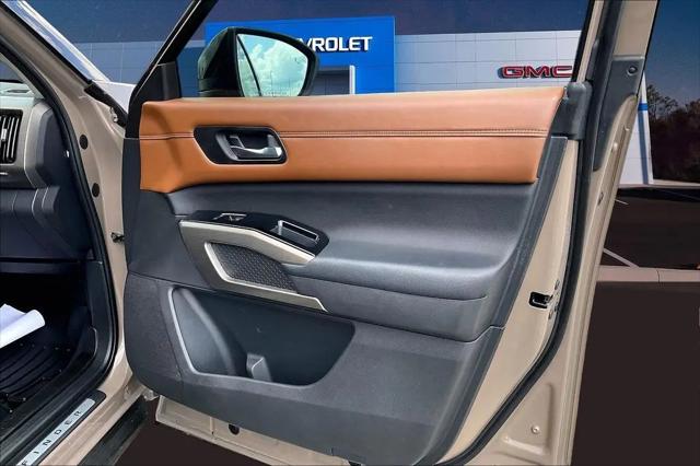 2023 Nissan Pathfinder Platinum FWD