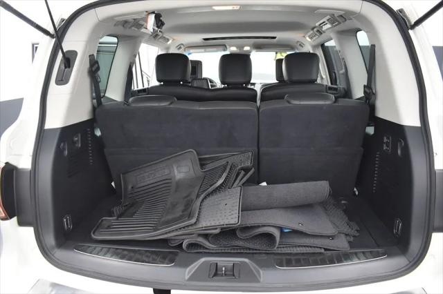 2017 INFINITI QX80 Standard