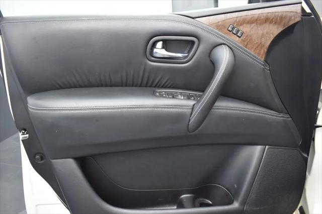 2017 INFINITI QX80 Standard