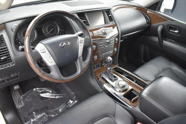 2017 INFINITI QX80 Standard