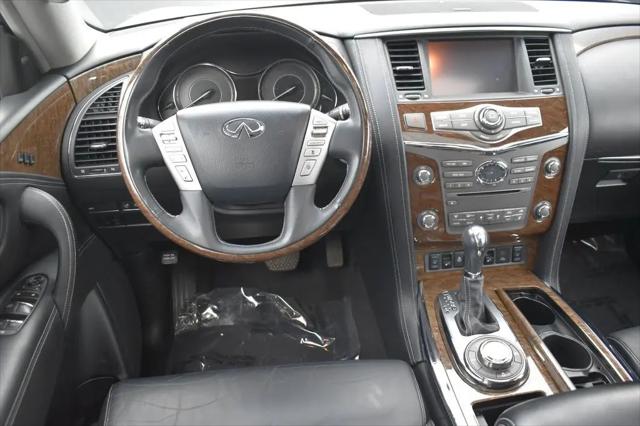 2017 INFINITI QX80 Standard