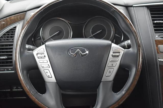2017 INFINITI QX80 Standard
