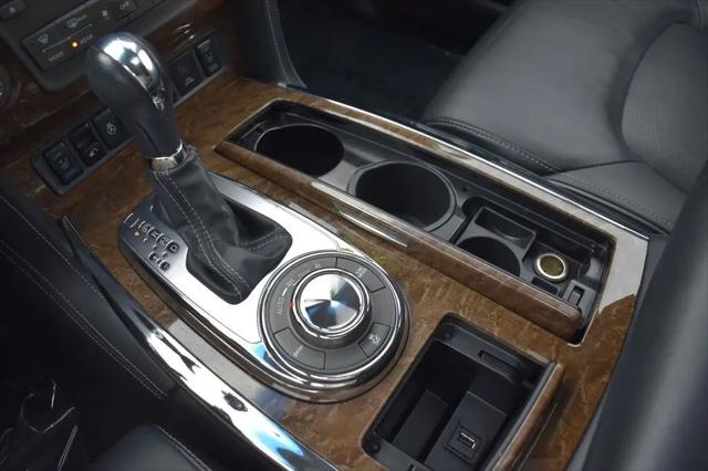 2017 INFINITI QX80 Standard