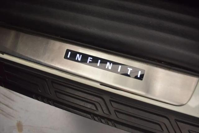 2017 INFINITI QX80 Standard