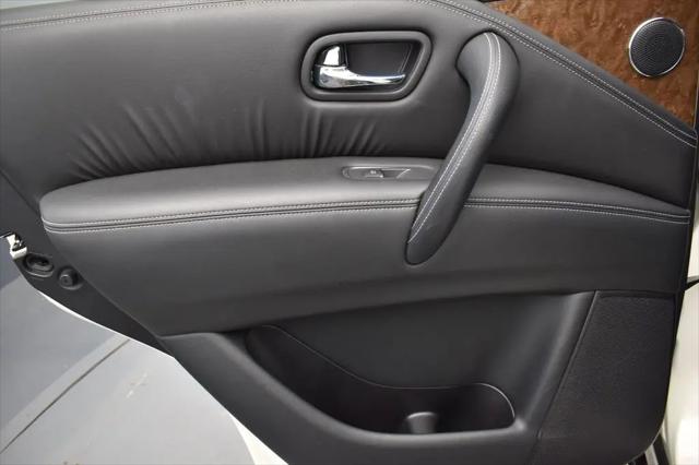 2017 INFINITI QX80 Standard