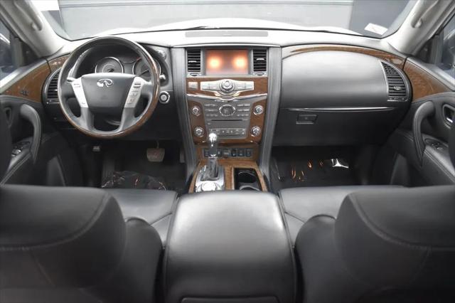 2017 INFINITI QX80 Standard