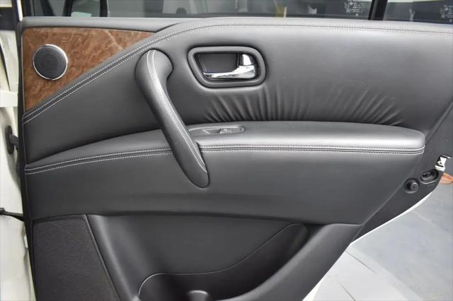 2017 INFINITI QX80 Standard