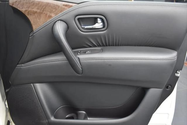 2017 INFINITI QX80 Standard