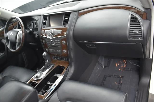 2017 INFINITI QX80 Standard