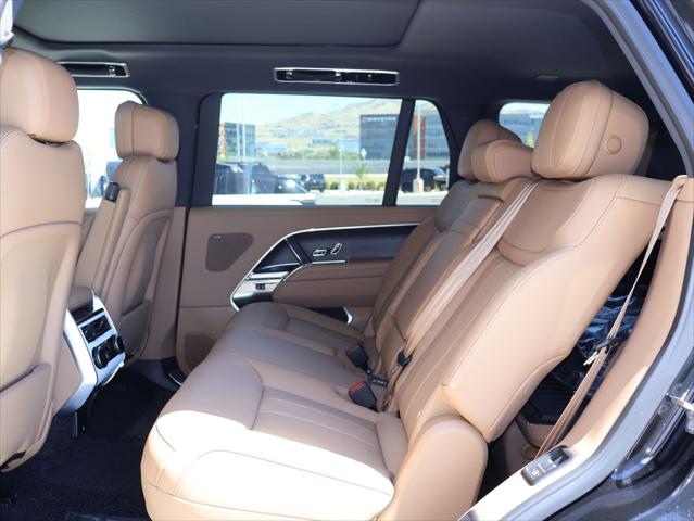 2026 Land Rover Range Rover P400 SE 7 Seat