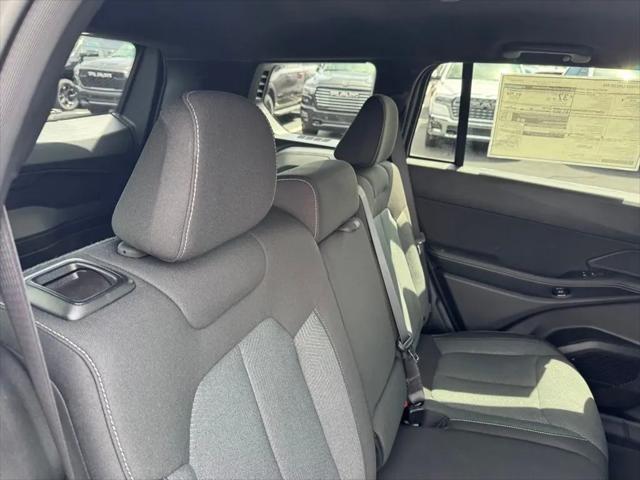 2026 Jeep Cherokee Laredo 4x4