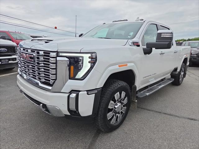 2025 GMC Sierra 3500HD 4WD Crew Cab Standard Bed Denali