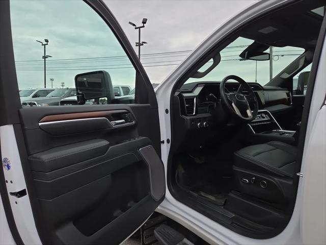 2025 GMC Sierra 3500HD 4WD Crew Cab Standard Bed Denali