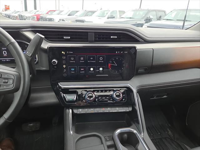 2025 GMC Sierra 3500HD 4WD Crew Cab Standard Bed Denali