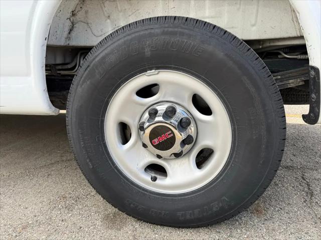 2025 GMC Savana Passenger RWD 3500 Extended Wheelbase LT
