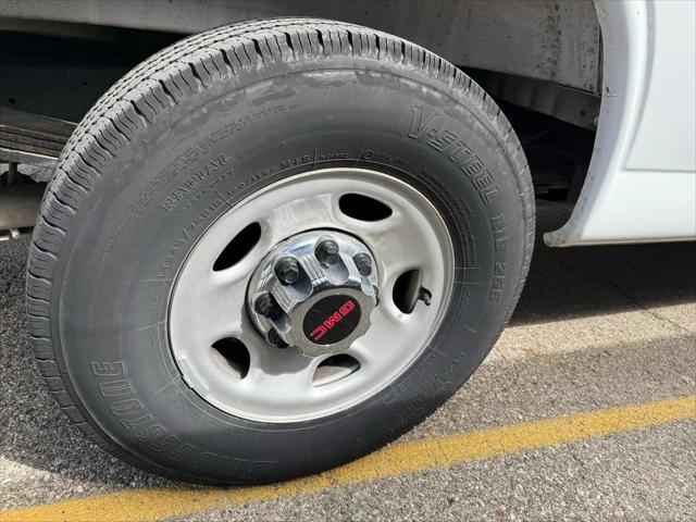 2025 GMC Savana Passenger RWD 3500 Extended Wheelbase LT