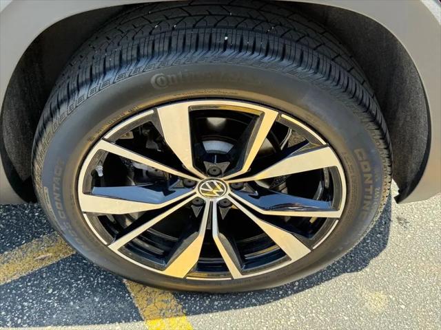 2025 Volkswagen Atlas Cross Sport 2.0T SEL Premium R-Line