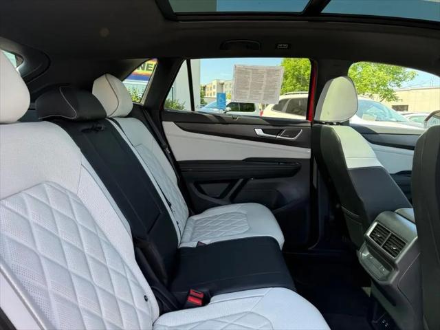 2025 Volkswagen Atlas Cross Sport 2.0T SEL Premium R-Line
