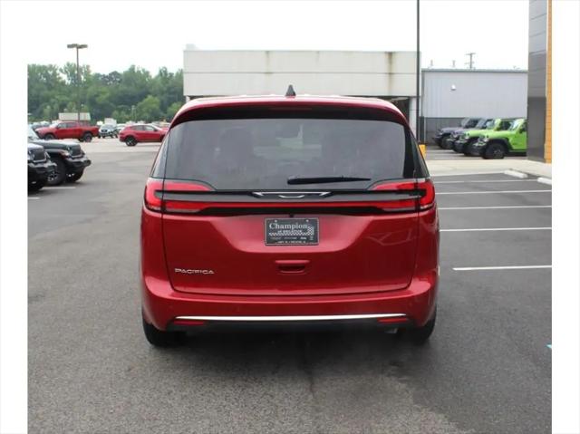 2027 Chrysler Pacifica Select