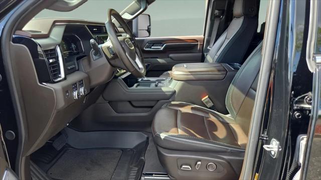 2024 GMC Sierra 2500HD 4WD Crew Cab Standard Bed Denali