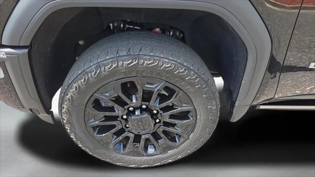 2024 GMC Sierra 2500HD 4WD Crew Cab Standard Bed Denali
