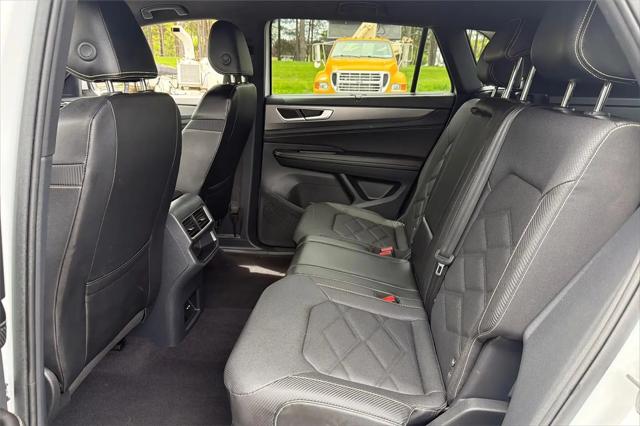 2024 Volkswagen Atlas Cross Sport 2.0T SE w/Technology