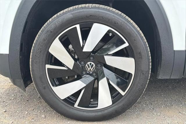 2024 Volkswagen Atlas Cross Sport 2.0T SE w/Technology