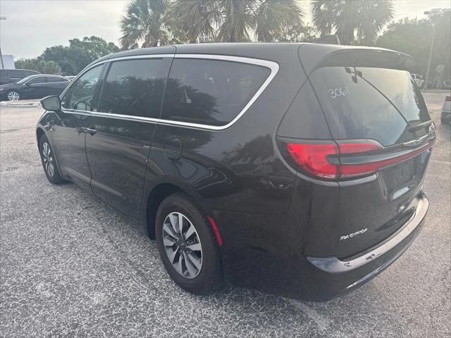 2024 Chrysler Pacifica Hybrid Select