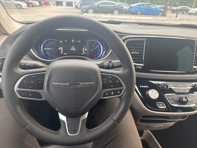 2024 Chrysler Pacifica Hybrid Select
