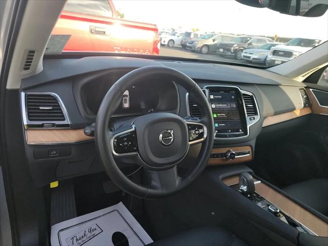 2025 Volvo XC90 B5 Plus
